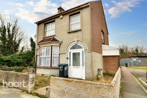 St James's Avenue, Gravesend 3 bed detached house for sale