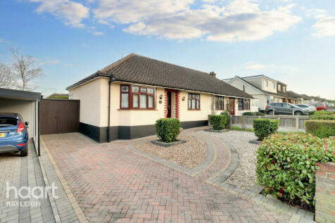 2 bedroom semi-detached bungalow for sale