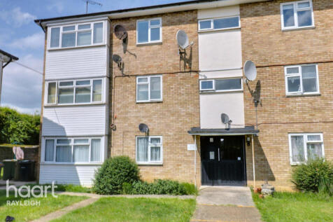 Essex Close, Rayleigh 2 bed flat for sale