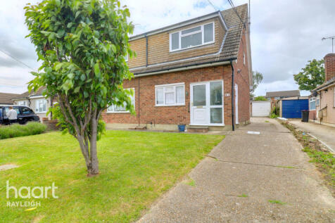 Louis Drive, Rayleigh 2 bed maisonette for sale