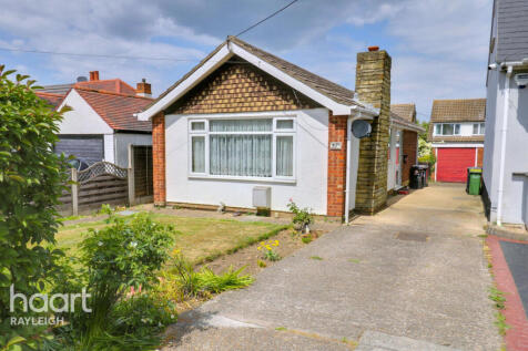 Grove Road, Rayleigh 2 bed detached bungalow for sale