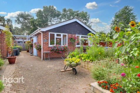 2 bedroom detached bungalow for sale