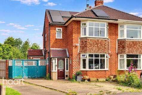 3 bedroom semi-detached house for sale