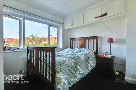 Oxtoby Way, LONDON 2 bed maisonette for sale