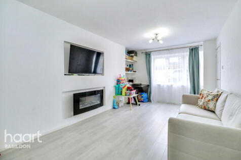 Latchetts Shaw, Basildon 3 bed terraced house for sale