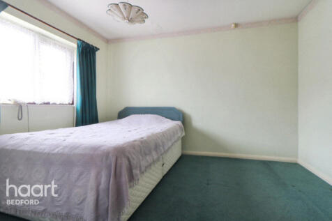 Hurst Grove, Bedford 2 bed terraced house for sale