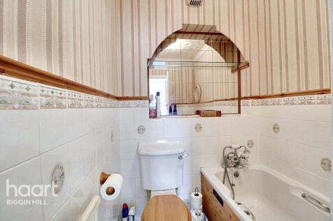 Old Tye Avenue, Biggin Hill 4 bed bungalow for sale