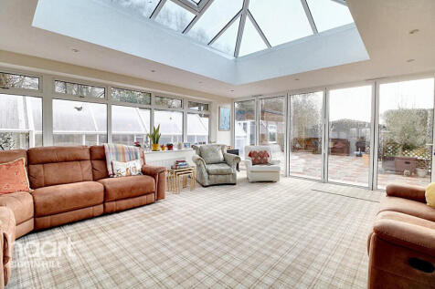 Main Road, Biggin Hill 3 bed detached bungalow for sale
