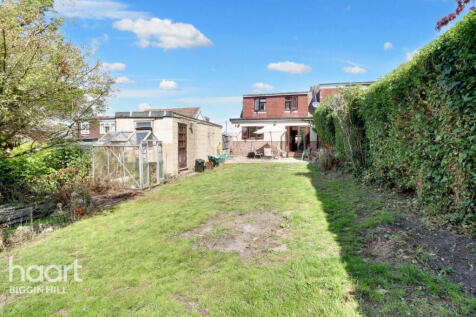 Victoria Gardens, Biggin Hill 5 bed semi