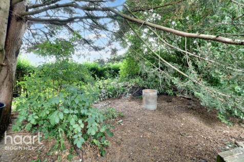 Main Road, Biggin Hill 4 bed detached bungalow for sale