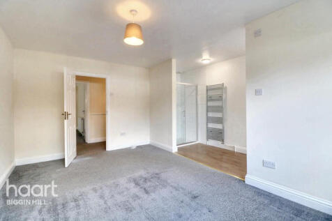 Main Road, Biggin Hill 4 bed detached bungalow for sale