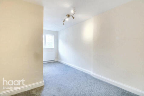 Main Road, Biggin Hill 4 bed detached bungalow for sale