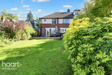 3 bedroom semi-detached house for sale