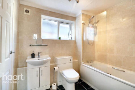 Main Road, Biggin Hill 2 bed flat for sale