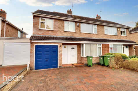 4 bedroom semi-detached house for sale