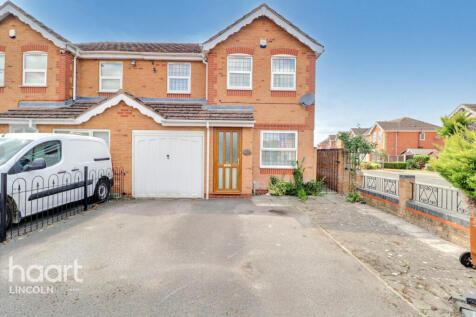 3 bedroom semi-detached house for sale