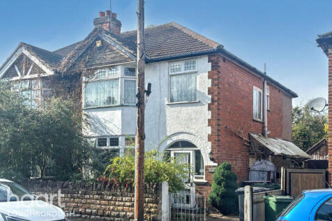 Holmfield Avenue, Loughborough 3 bed semi