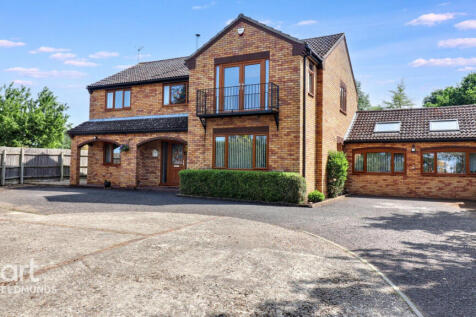 5 bedroom detached house for sale