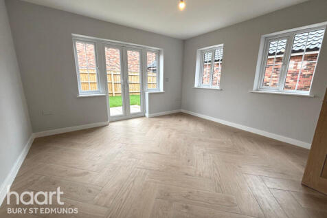 Buckingham Way, Stowmarket 3 bed detached house for sale