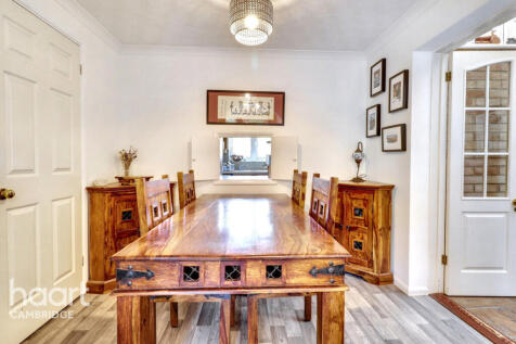 Tamarin Gardens, Cambridge 3 bed detached house for sale