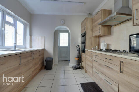 Dallow Road, Luton 3 bed terraced house for sale