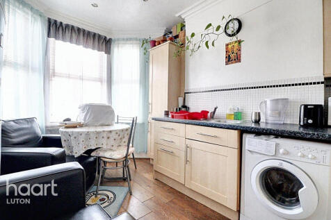 Clarendon Road, Luton 1 bed maisonette for sale