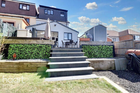 5 bedroom semi-detached house for sale