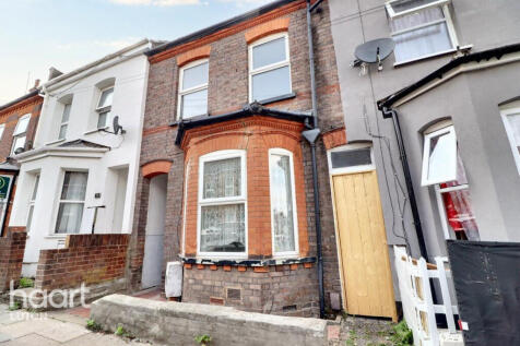 Belmont Road, Luton 3 bed terraced house for sale