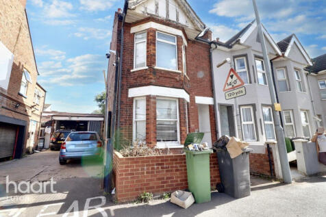 Leagrave Road, Luton 3 bed end of terrace house for sale