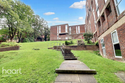 Downs Road, Luton 2 bed apartment for sale