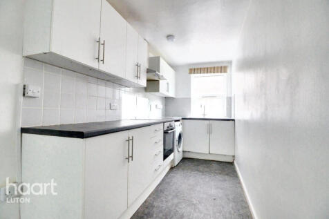 Downs Road, Luton 2 bed apartment for sale