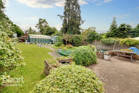 Cookham Road, Maidenhead 2 bed detached bungalow for sale