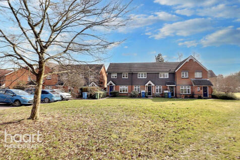 Pakenham Road, BRACKNELL 3 bed end of terrace house for sale