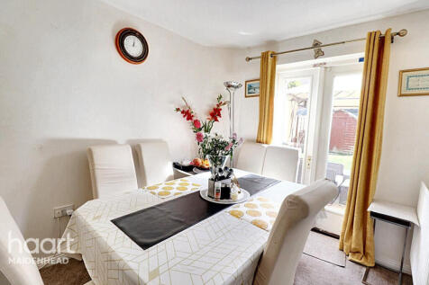 Pakenham Road, BRACKNELL 3 bed end of terrace house for sale