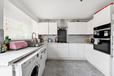 Fotherby Court, Maidenhead 2 bed terraced house for sale
