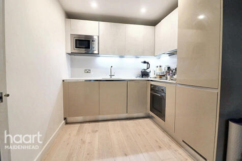 Wokingham Road, Bracknell 2 bed apartment for sale