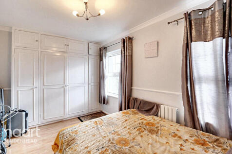 Arborfield Close, SLOUGH 3 bed terraced house for sale