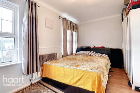 Arborfield Close, SLOUGH 3 bed terraced house for sale