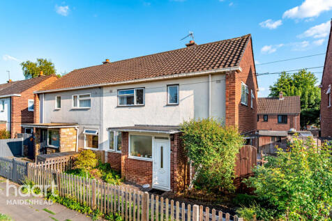 3 bedroom semi-detached house for sale