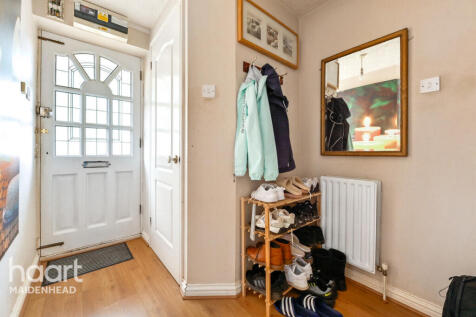 Trumper Way, SLOUGH 4 bed detached house for sale