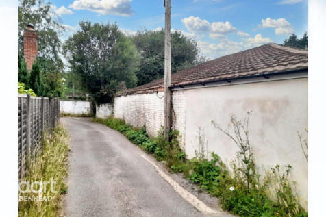 9a Nine Mile Ride, Wokingham 3 bed bungalow for sale