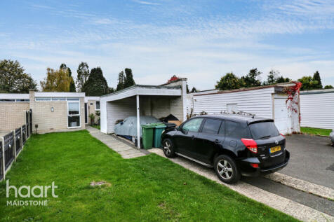 Longfield Place, Maidstone 3 bed terraced bungalow for sale