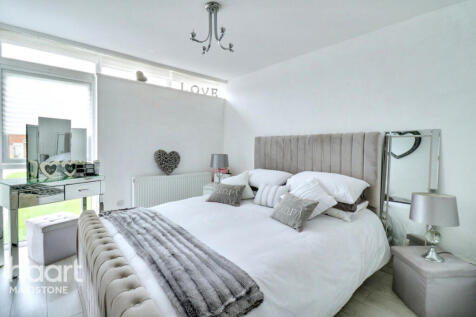 Longfield Place, Maidstone 3 bed terraced bungalow for sale