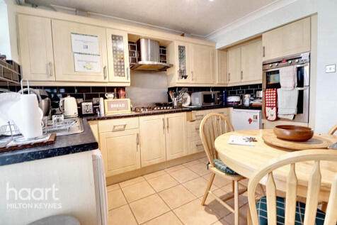 Bernay Gardens, Milton Keynes 3 bed detached house for sale