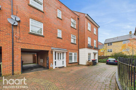 5 bedroom terraced house for sale