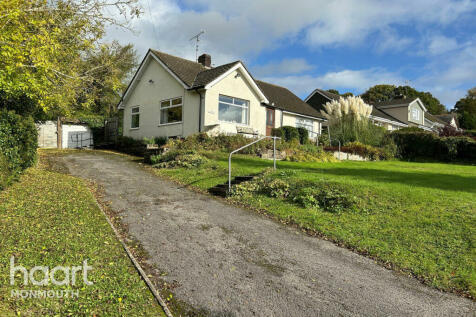 4 bedroom detached bungalow for sale