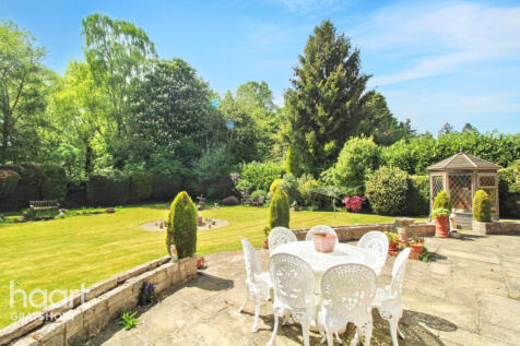 Bridle Close, Hindhead 3 bed detached house for sale