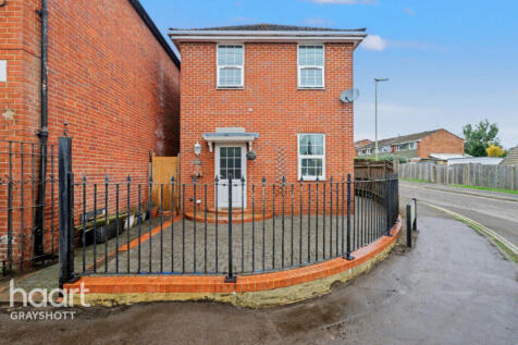 Forest Road, Bordon 4 bed detached house for sale