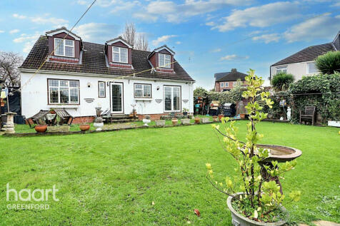 4 bedroom detached bungalow for sale