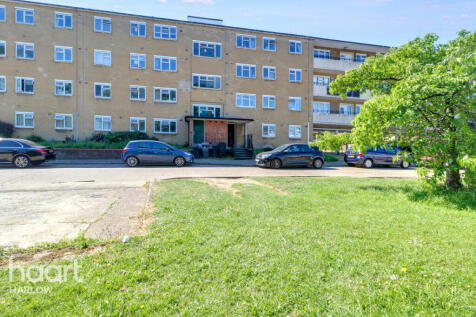 Tanys Dell, Harlow 2 bed flat for sale